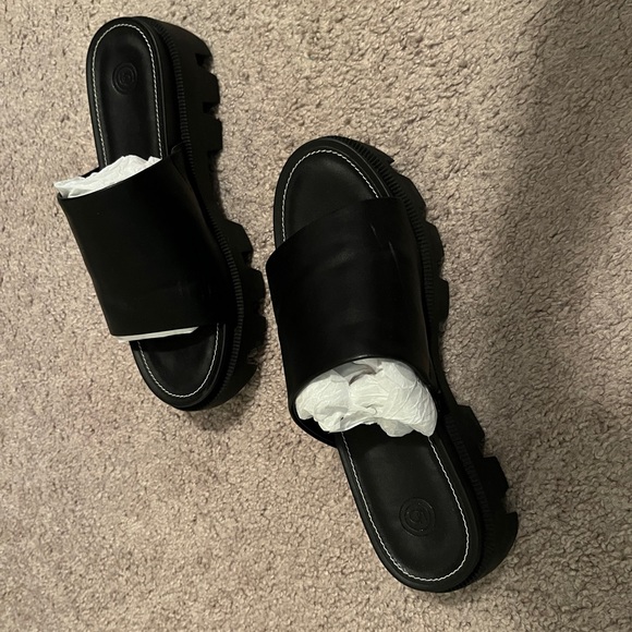 Platform Sandals - Picture 2 of 4